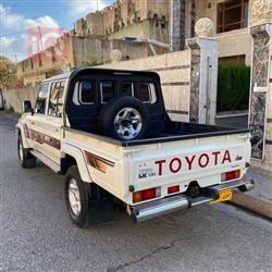 تويوتا لاند كروزر 70 بيك اب